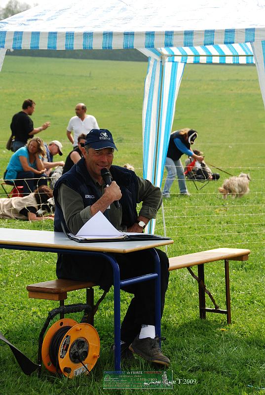 Kjp_7038w.jpg - J MARGUET au micro a assuré les commentaires