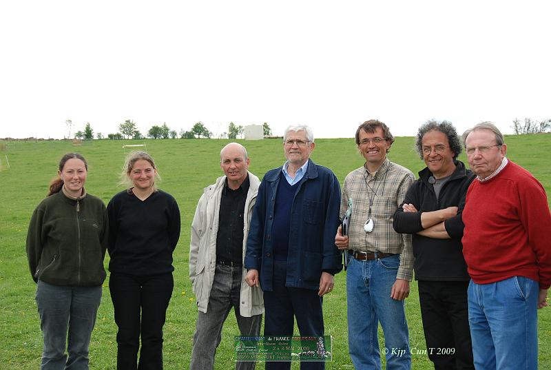 Kjp_9623w.jpg - Mesdames les secrétaires Anne Gaelle BLANC et  Nathasha  SERCLERAT,le Jury et Messieurs G ARTHUS et Jean-Paul KERIHUEL