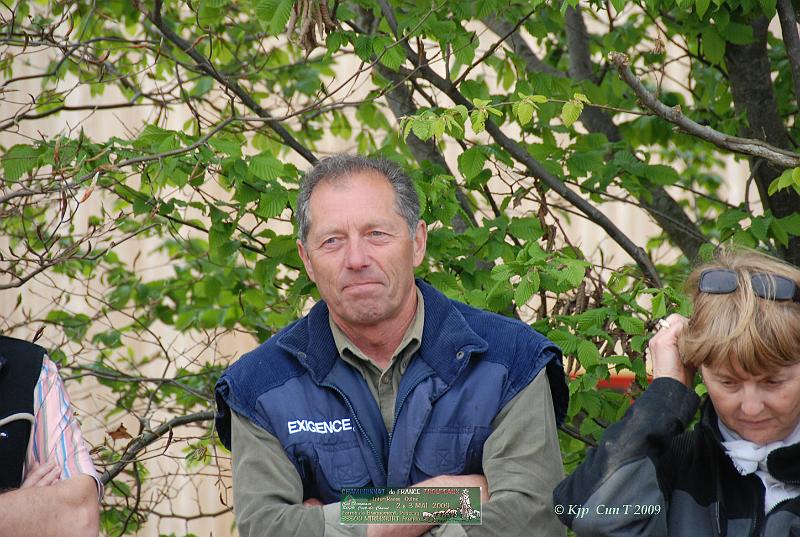 KjpA0366w.jpg - J Marguet, au micro pour les commentaires durant le Championnat